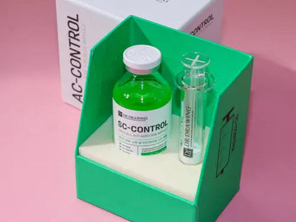 Application of Dr. Drawing SC CONTROL Serum on sensitive skin demonstrating its calming properties.