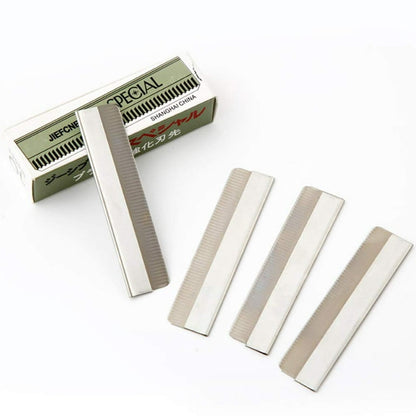 Pack of Eyebrow Razor Blades, ideal for both beginners and professionals in permanent makeup.